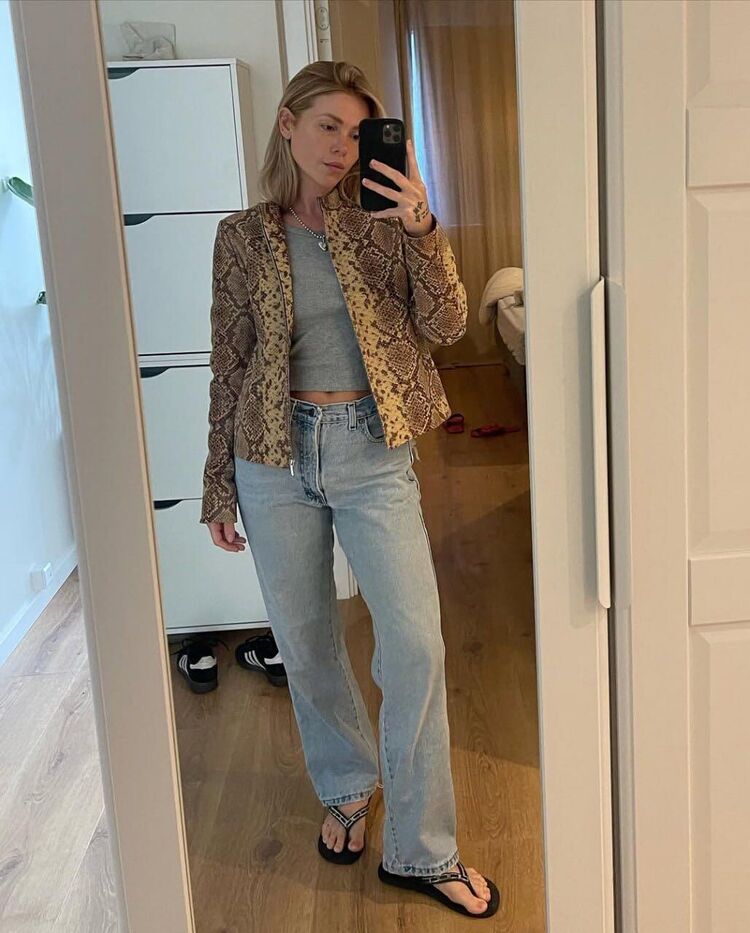  ,   , 28 ,   ,   , c 