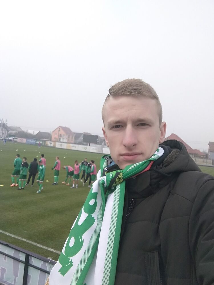  ,   Vadoss, 27 ,  