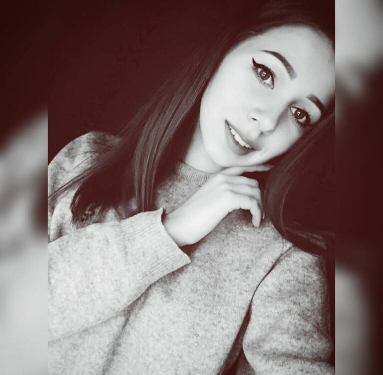  20945979  Valeria, 25 ,    