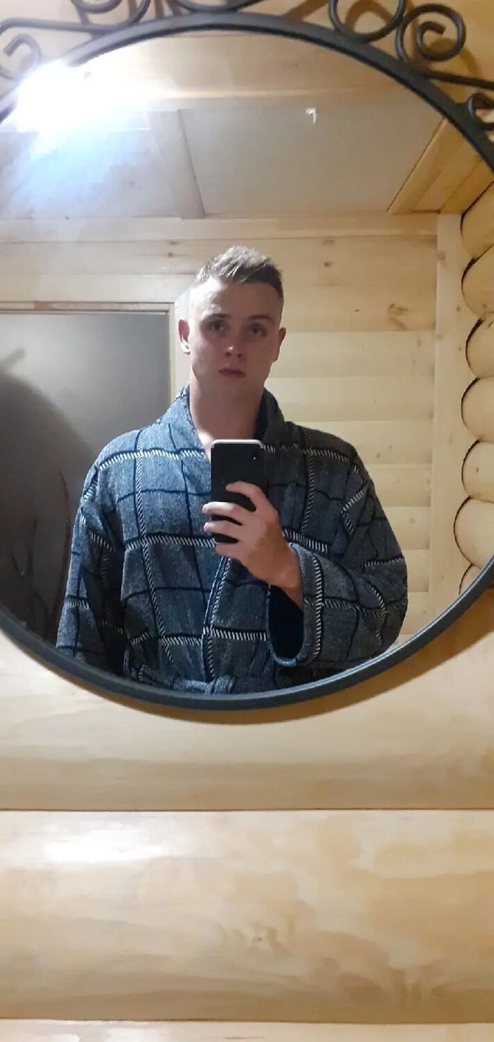  31498699  Vlad, 22 ,    