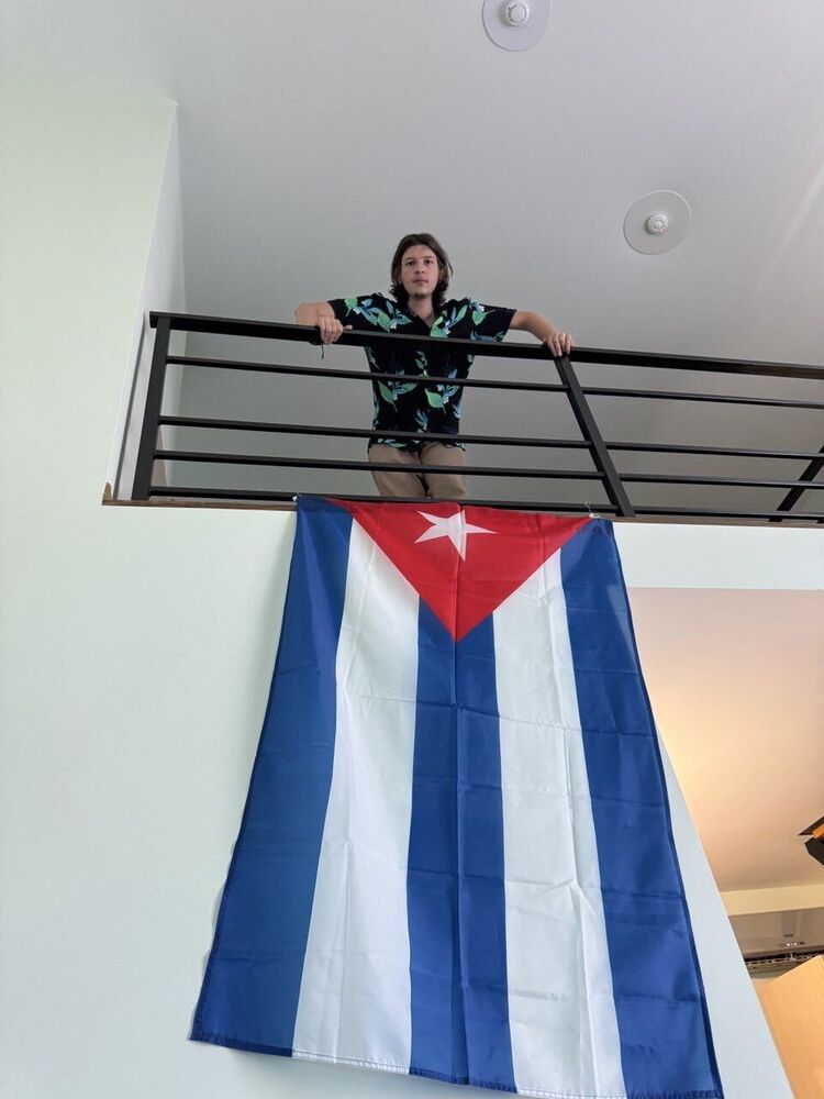  54688209  Konstantin, 18 ,    -