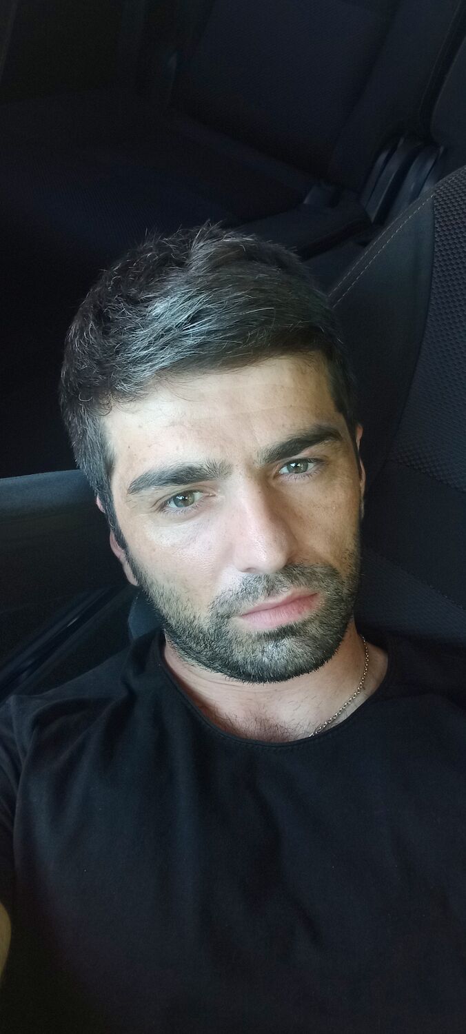  35710519  Shakro, 32 ,    