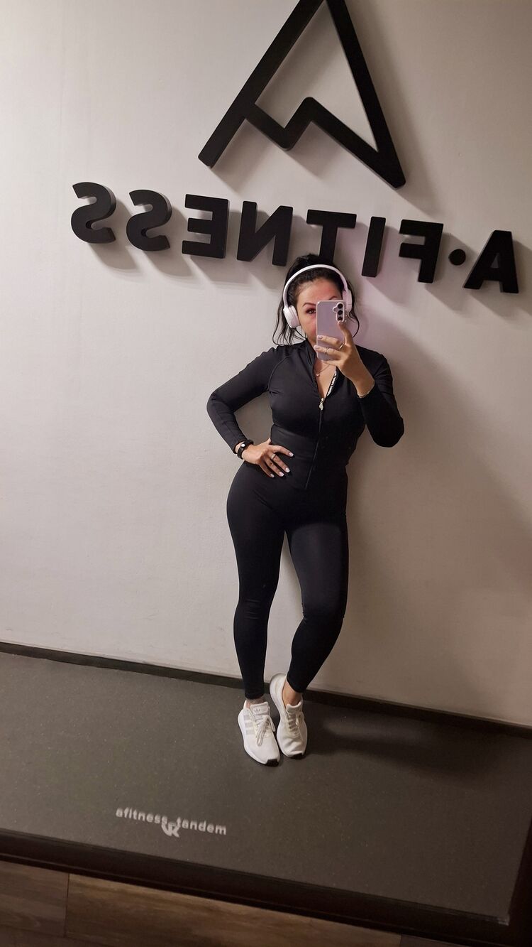  ,   Regina, 34 ,     , c , 