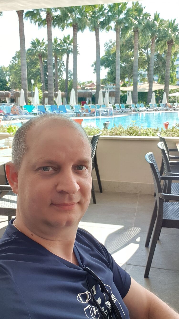  27487159  AnDrew, 44 ,    