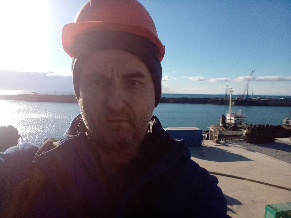  49160989  Andrey, 52 ,    