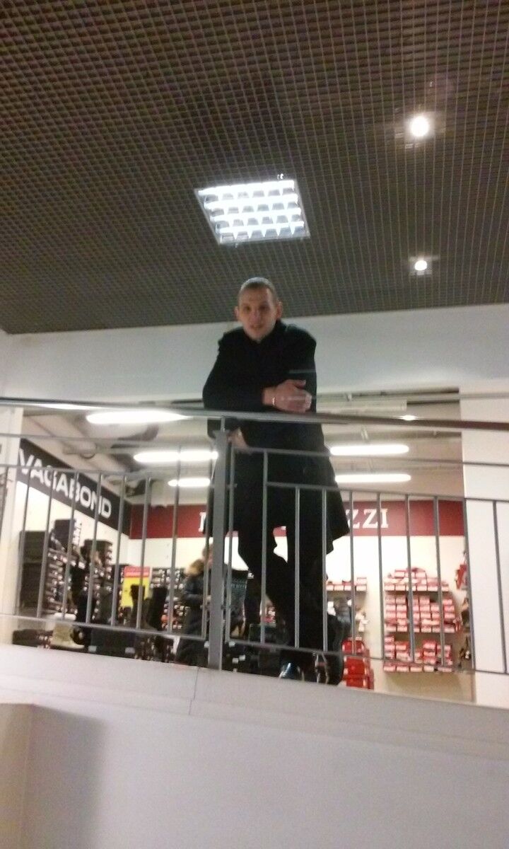  9881429  Serz, 41 ,    