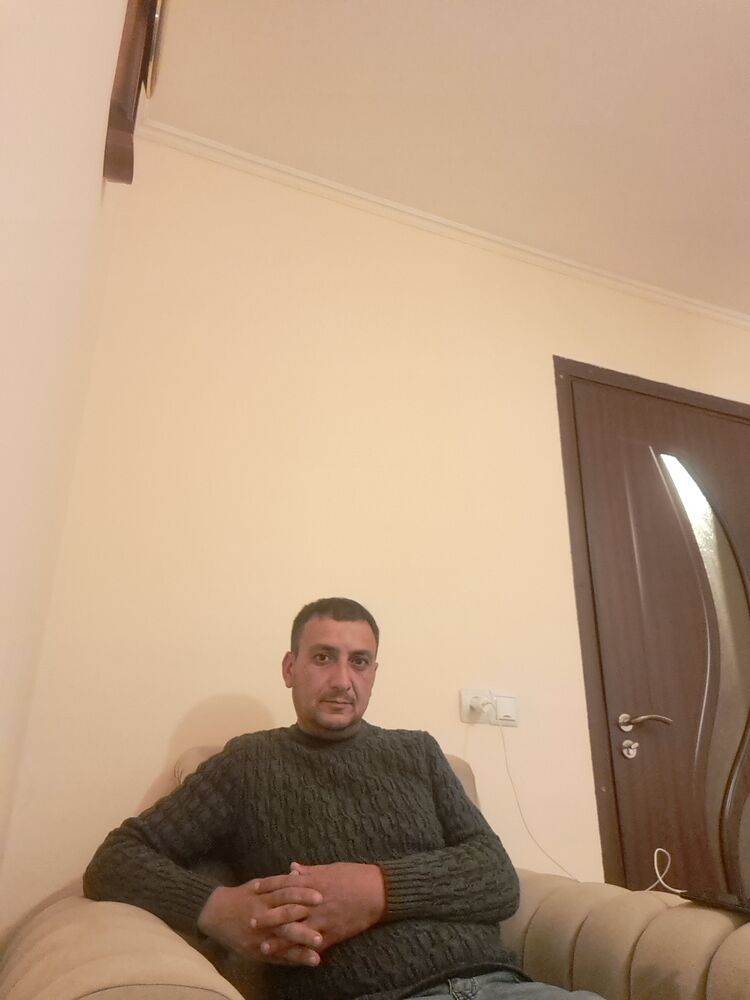  54611569  Grish, 40 ,    