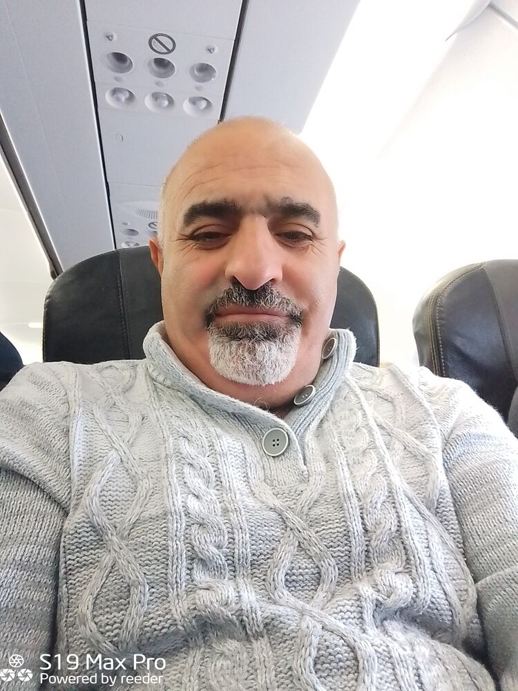  39330279  Elandro, 51 ,    