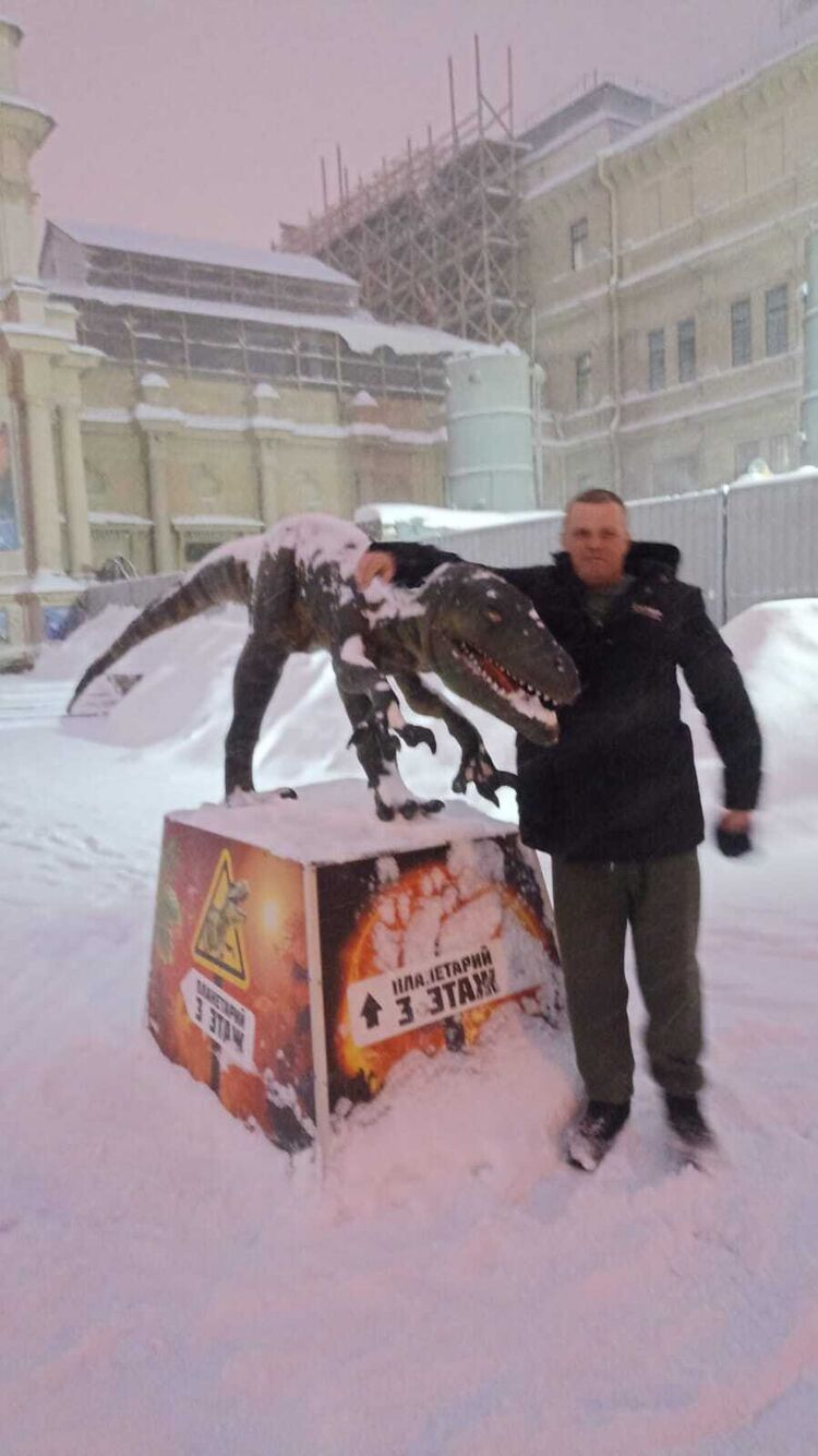  40728669  Denis, 40 ,    -