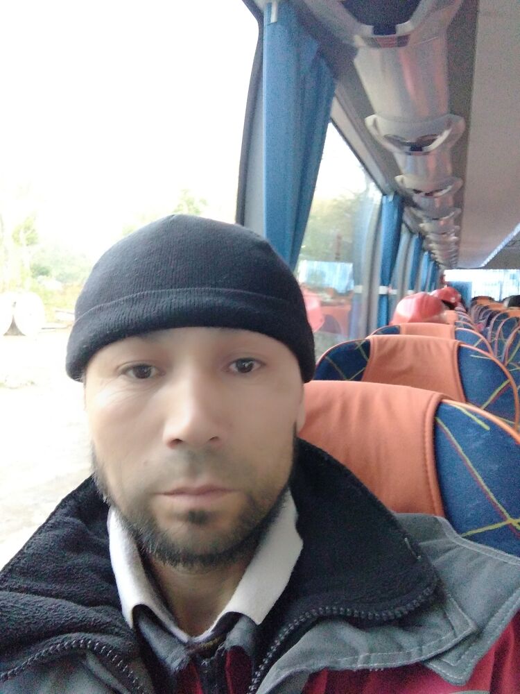 43392659  Azamat, 47 ,    
