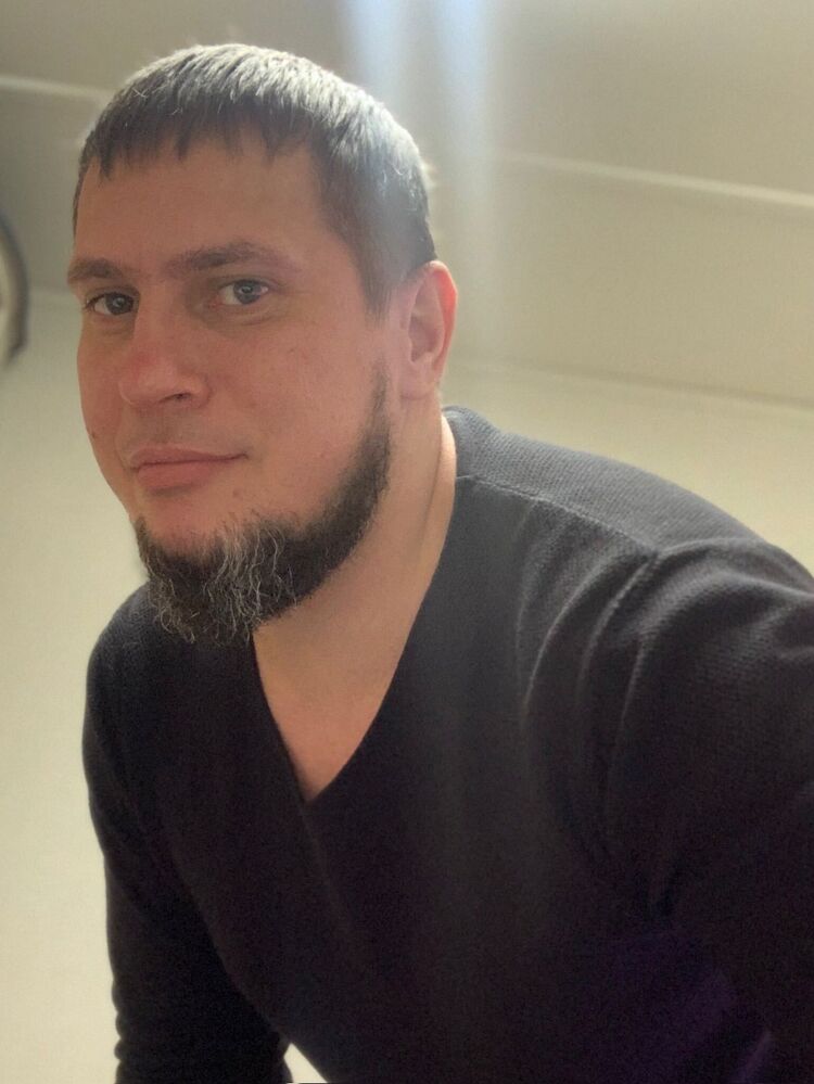 41258719  Victor, 40 ,    