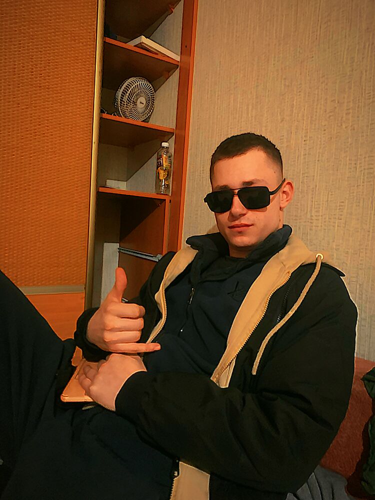  ,   Artur, 20 ,   ,   