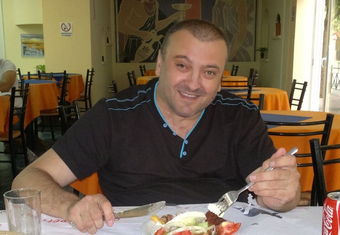  44934399  Milan, 52 ,    