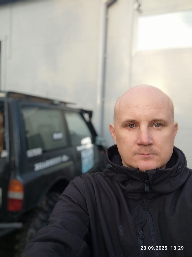  53993779  Pavel, 40 ,    