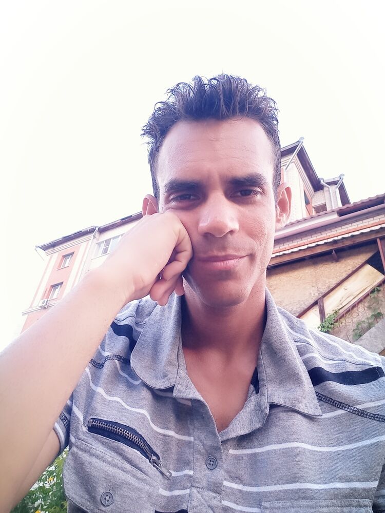  45015179  Luis Adrian, 32 ,    