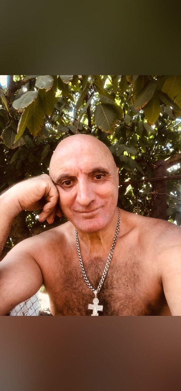  37721349  Serj, 57 ,    