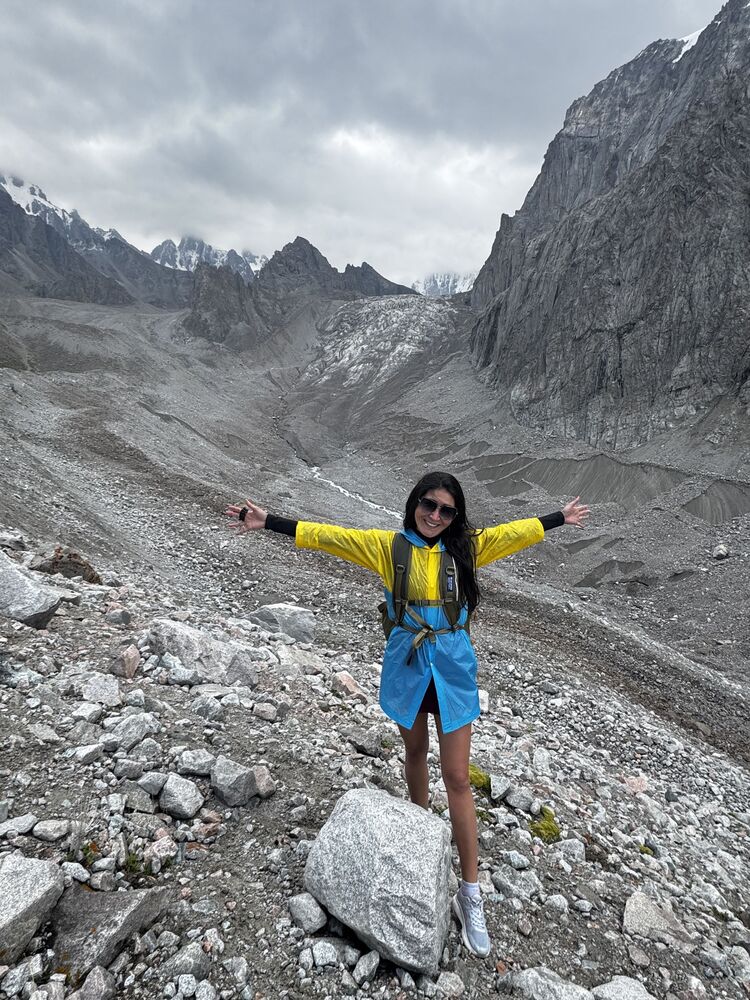  54729049  Maya, 26 ,    -