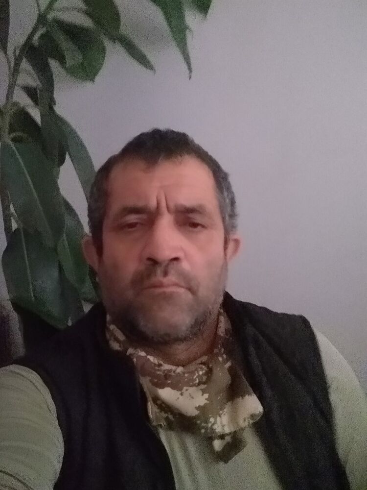  18326719  Araz, 47 ,    