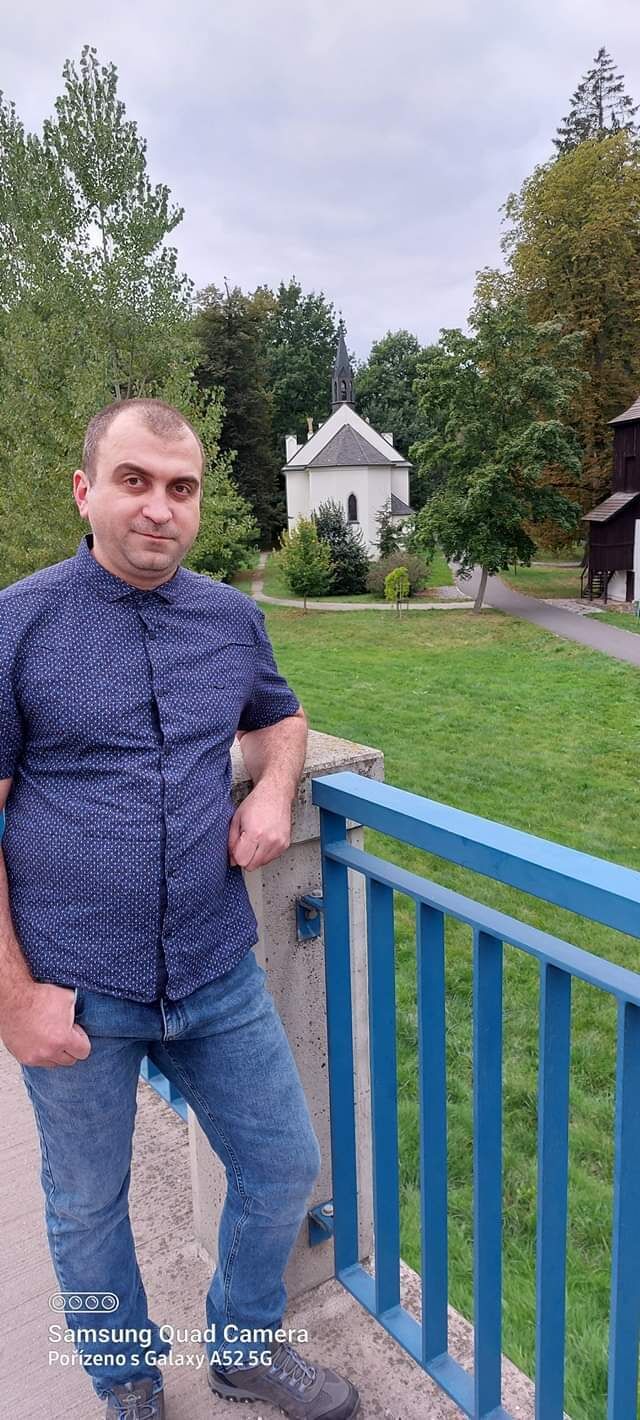  24205379  Vasyl, 40 ,    Praha