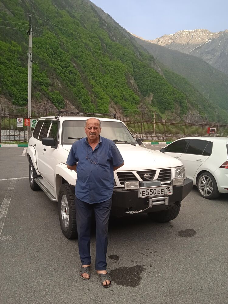  54700579  Naci, 64 ,    