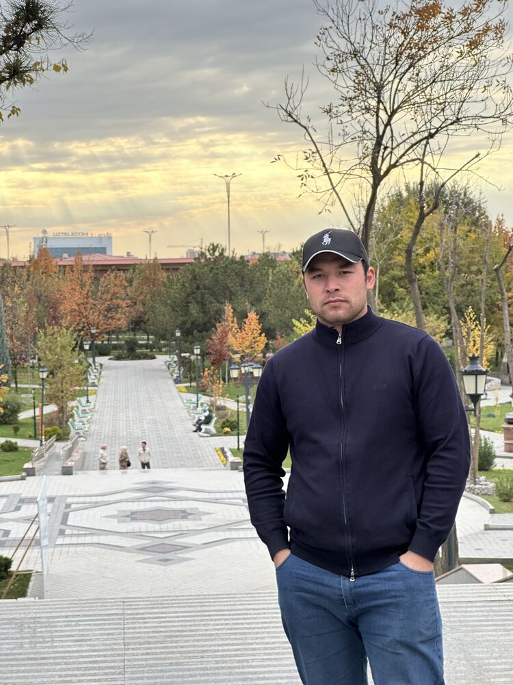 48693079  Shomurodov, 27 ,    