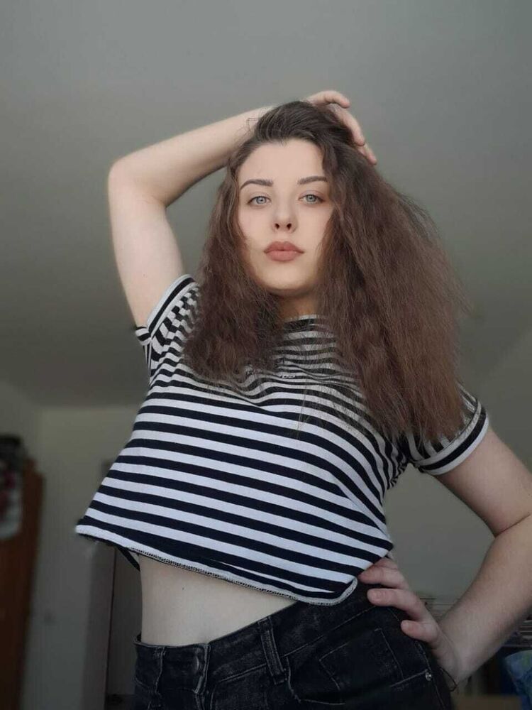  29593319  Lena, 24 ,    