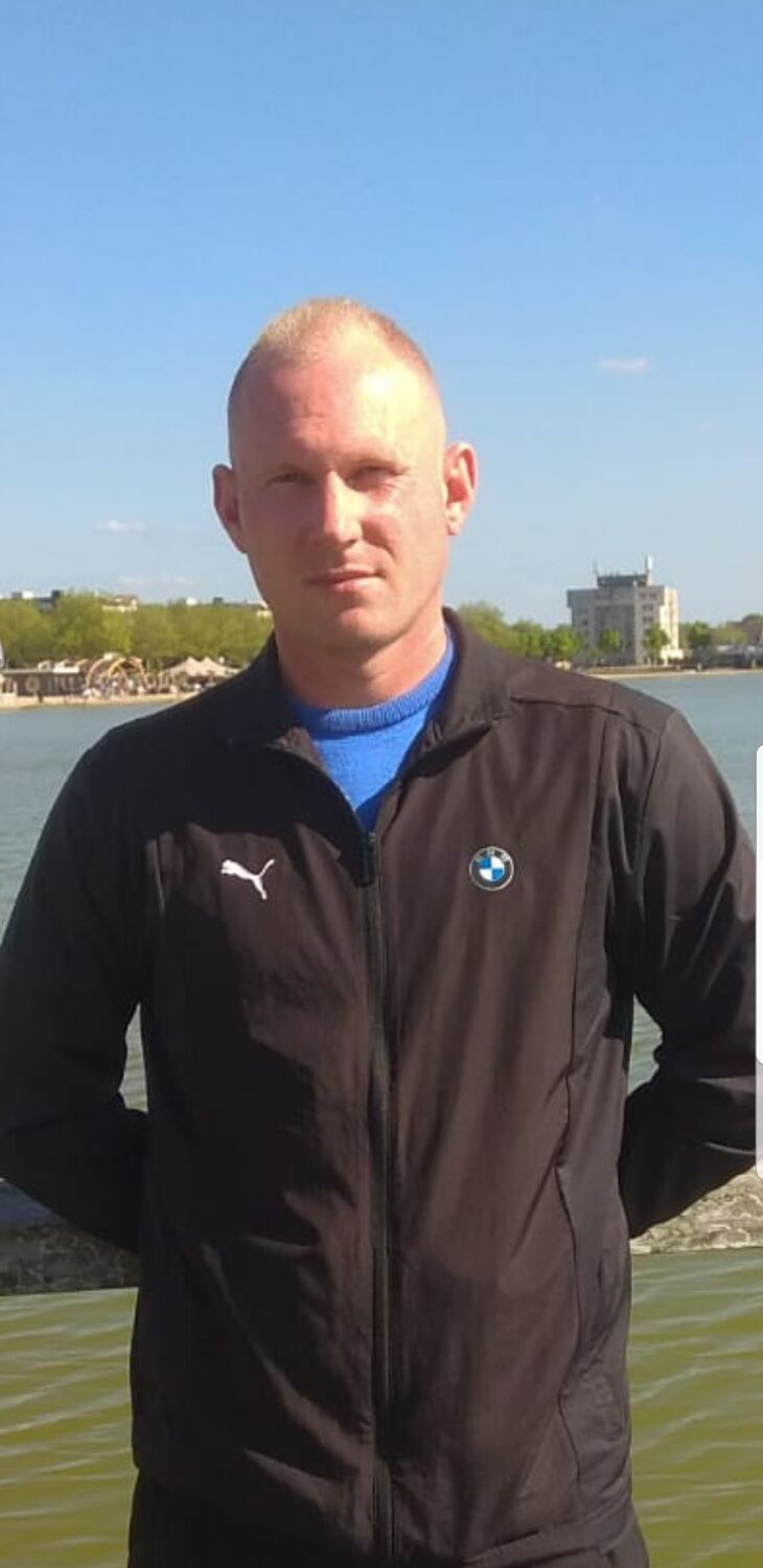  Dinteloord,   Karol, 36 ,   ,   