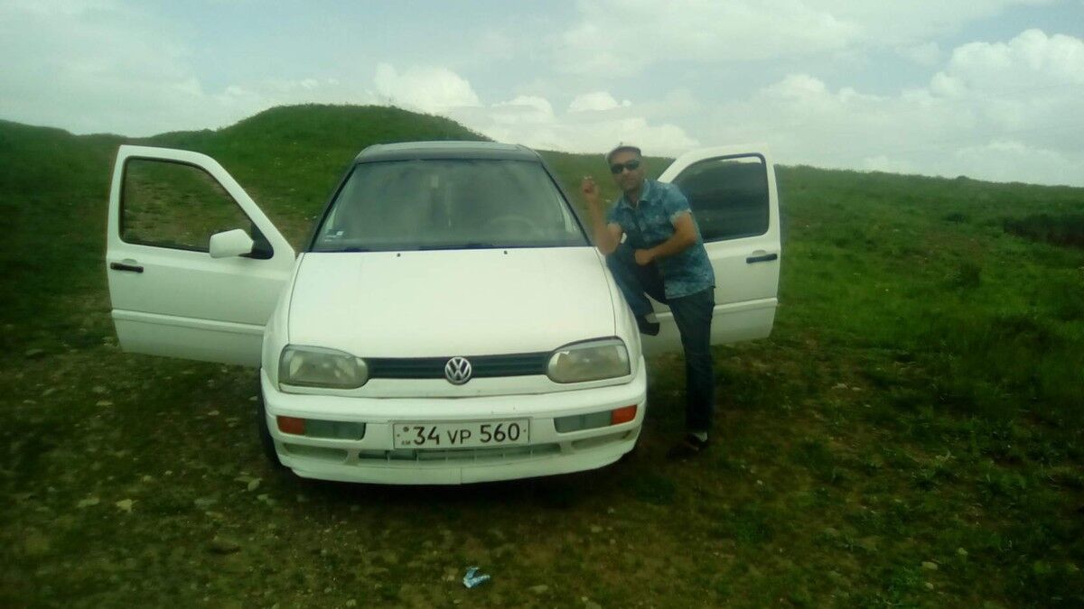  16729459  Artur, 46 ,    