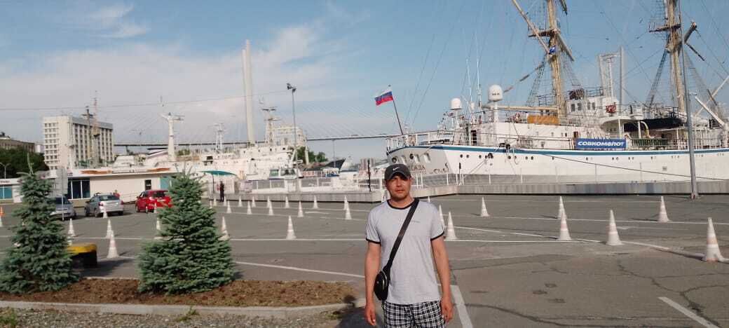  37721189  Ravshan, 41 ,    