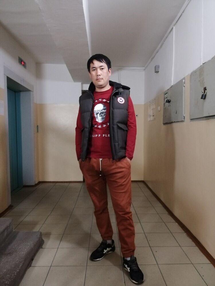  21542149  Azamat, 37 ,    