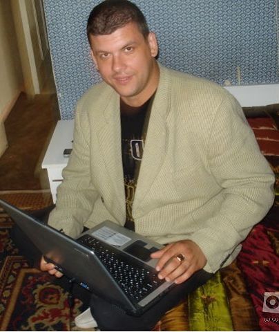  45257019  Jon, 45 ,    