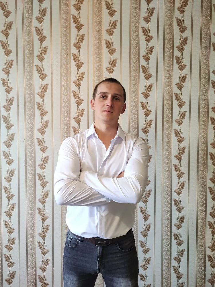  ,   Viktor, 32 ,     , c 