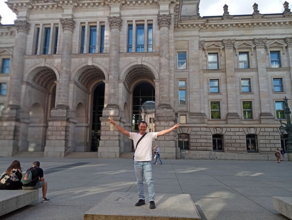  54714539  Nicolae, 40 ,    