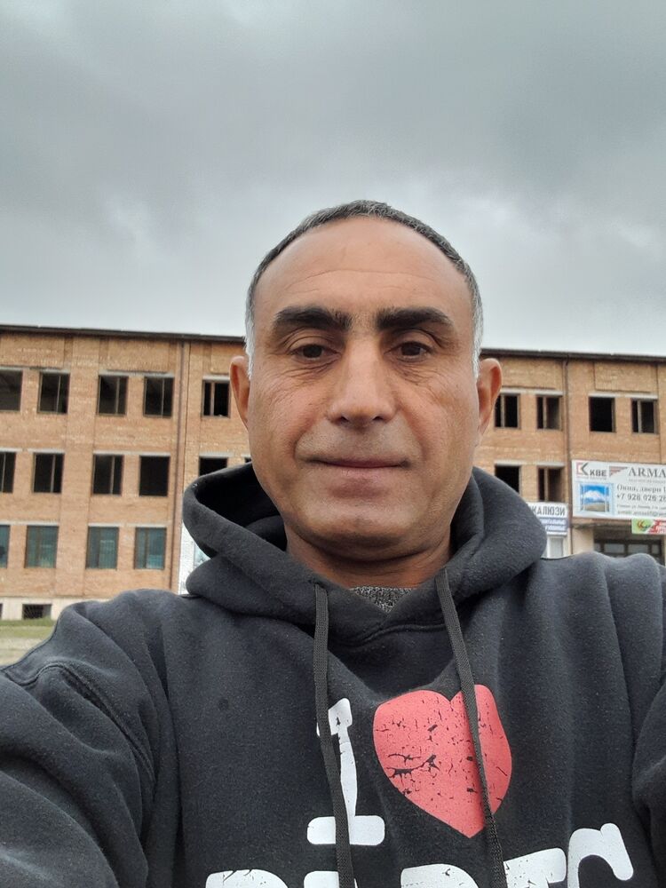  43179329  Rovsen, 46 ,    