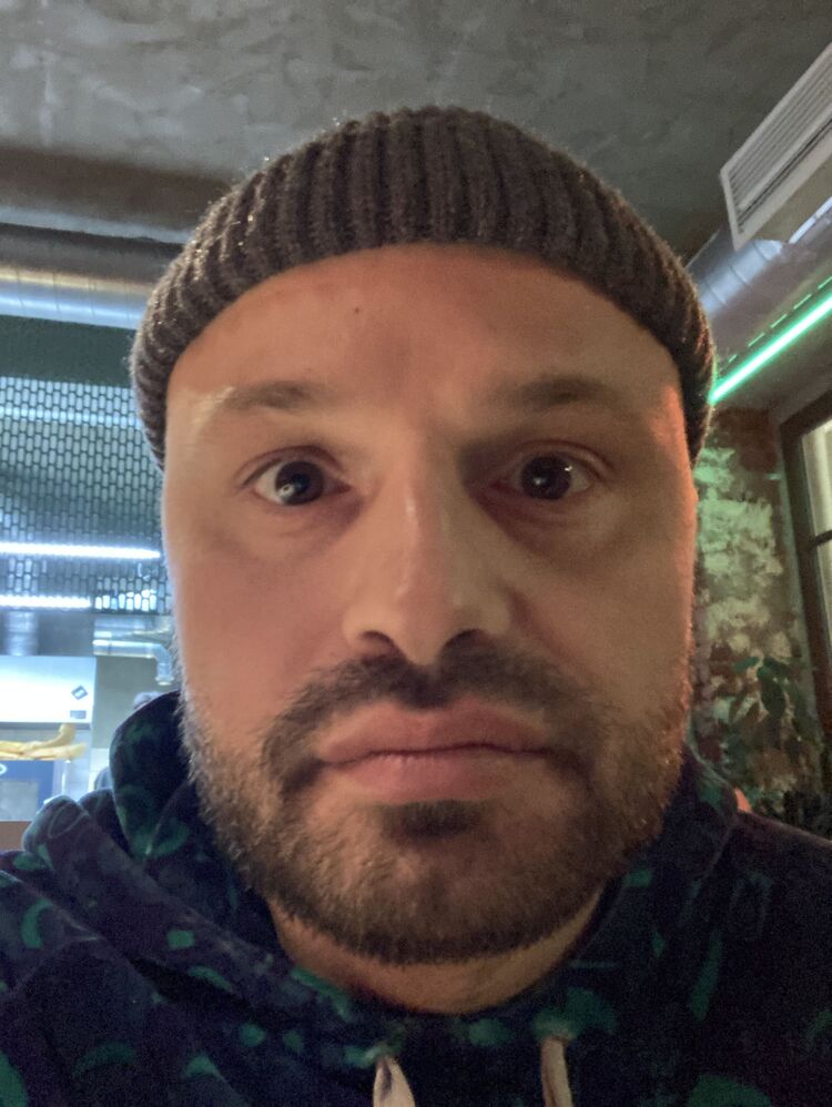  38189659  Igor, 39 ,     