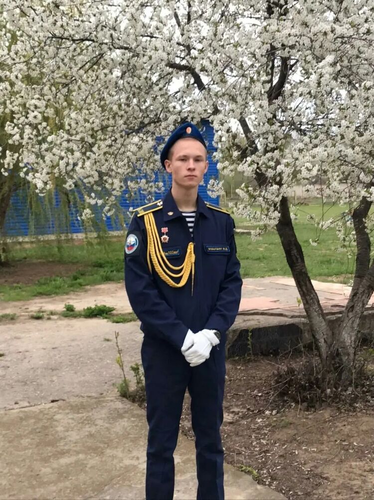  ,   Viktor, 21 ,   ,   , 