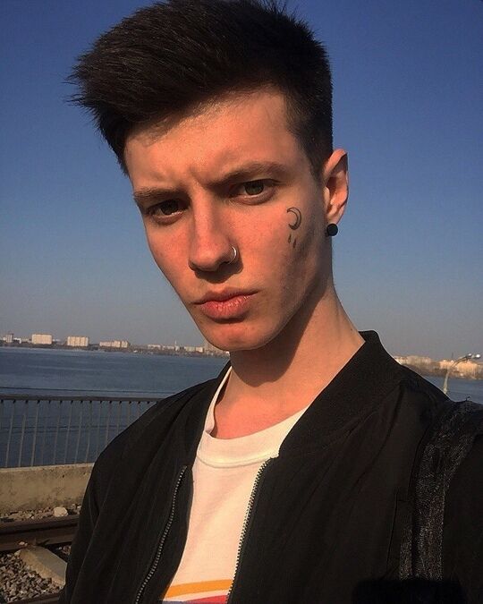 46887769  , 30 ,    