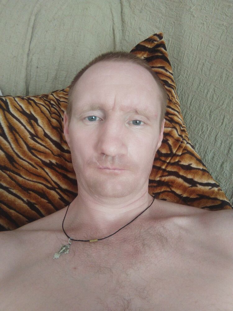  40784229  Alexander, 34 ,    