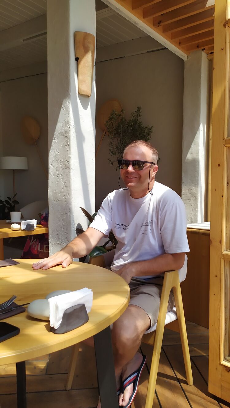  53252429  Ostap, 43 ,    