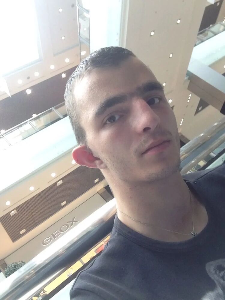  32992389  Ivan, 24 ,    