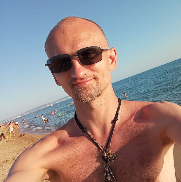  45630639  Artyom, 22 ,    