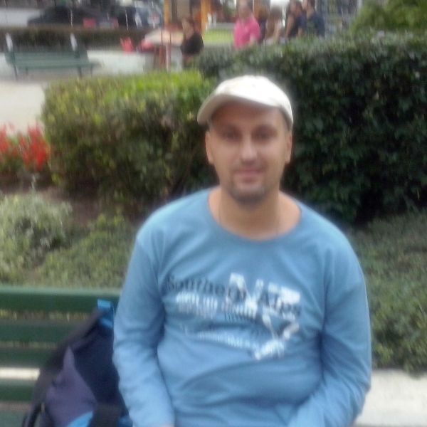  40137939  Hristo, 49 ,    