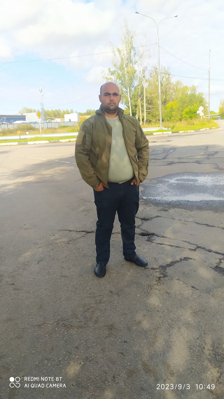  43952179  Vahe, 32 ,    