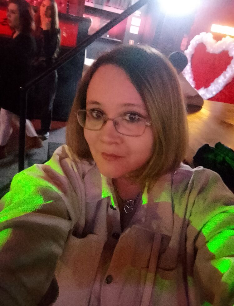  ,   Albina, 33 ,   ,   