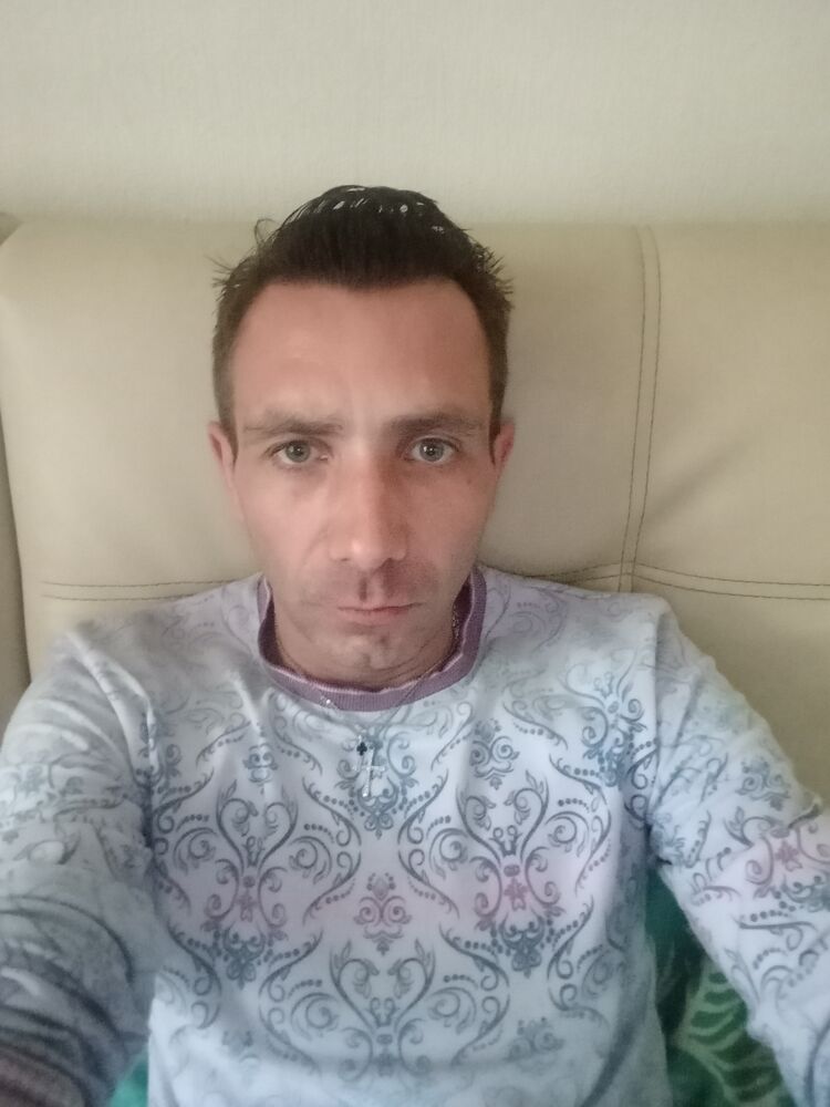 28104499  Pavel, 40 ,    