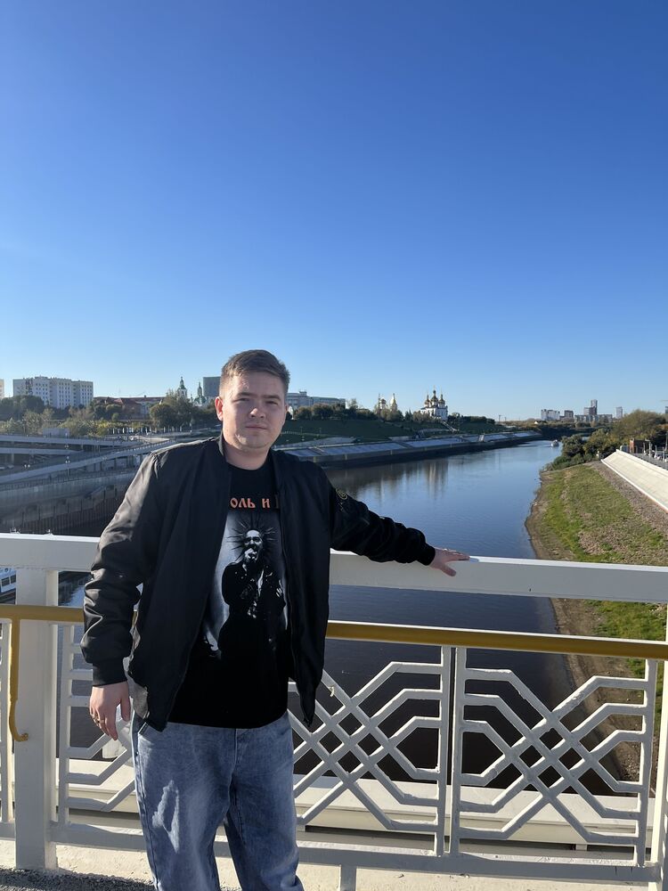  47049479  Alexander, 25 ,    