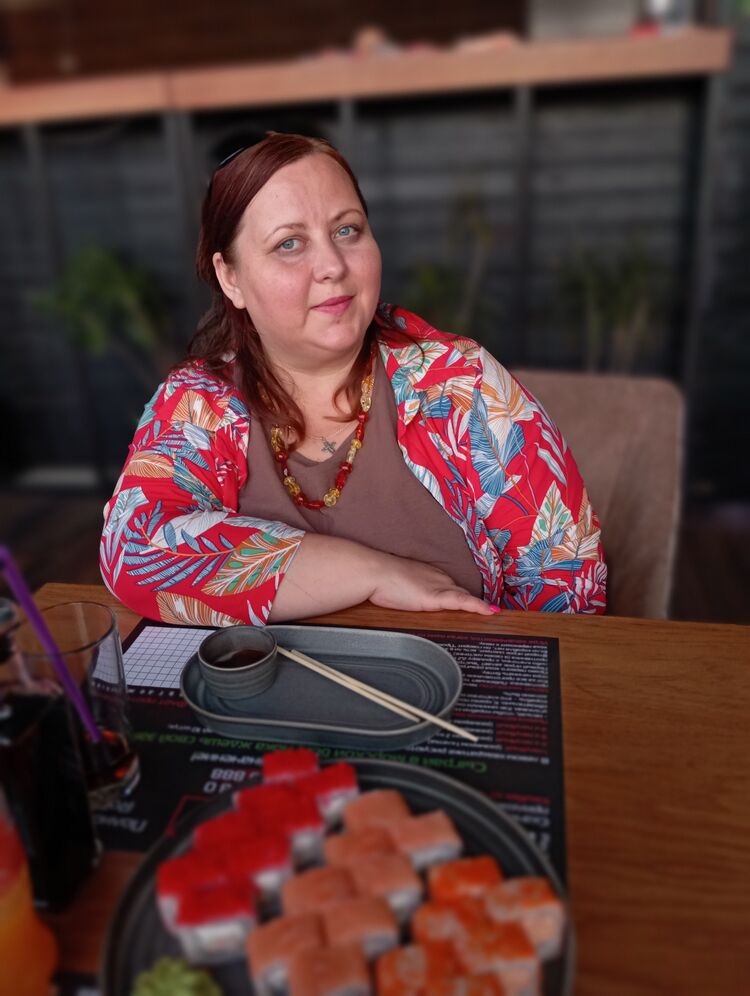  52413769  Kristina, 38 ,    