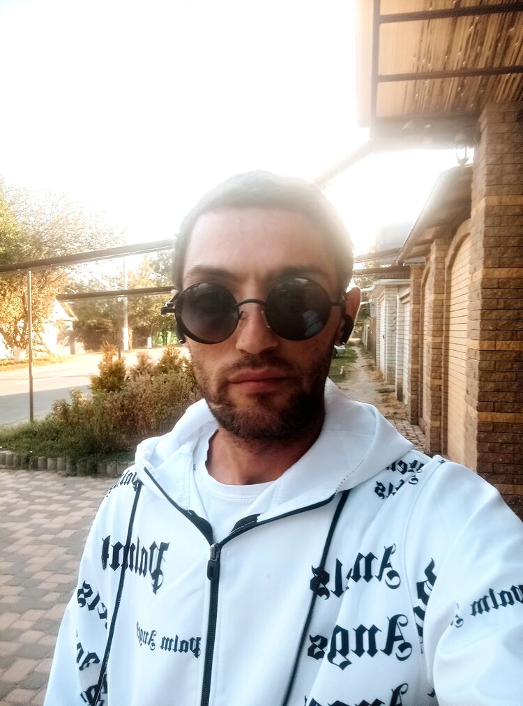  ,   Narek, 33 ,   ,   