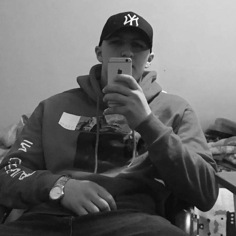  31477699  Mukhammad, 22 ,    -