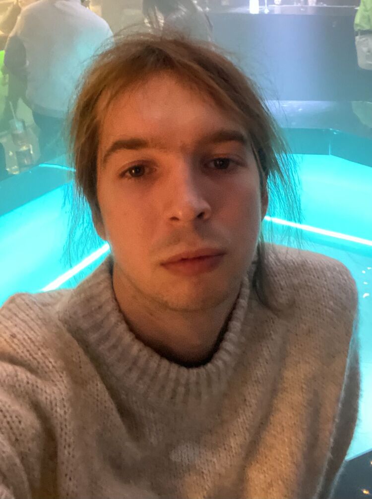  54228819  Vladislav, 27 ,    